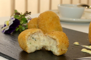 Croquetas de tilapia y cebolla