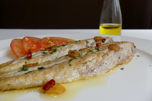 Grilled horse mackerel with tomato and garlic salad