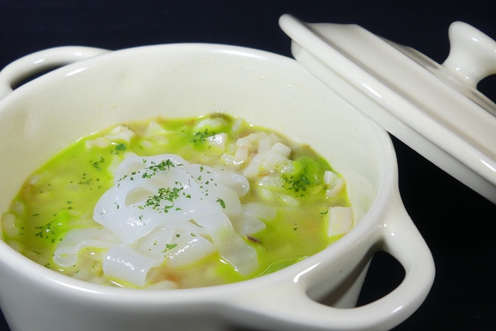 Rice in broth with cuttlefish and noodles