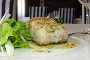 Grilled hake  with lettuce salad