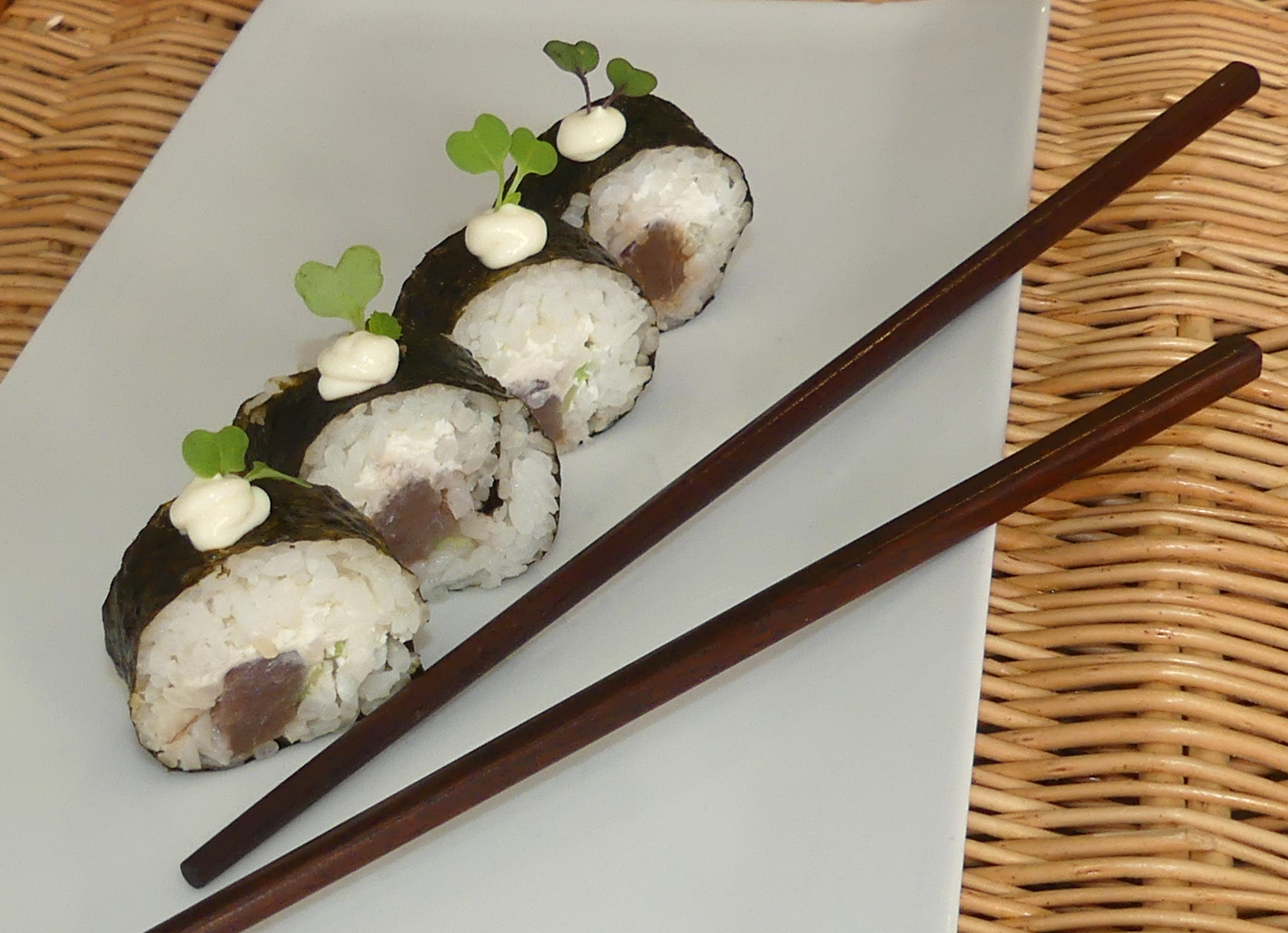 https://www.gastronomiavasca.net/uploads/image/file/7536/Futomaki_de_at_n_pepino_y_queso.jpg