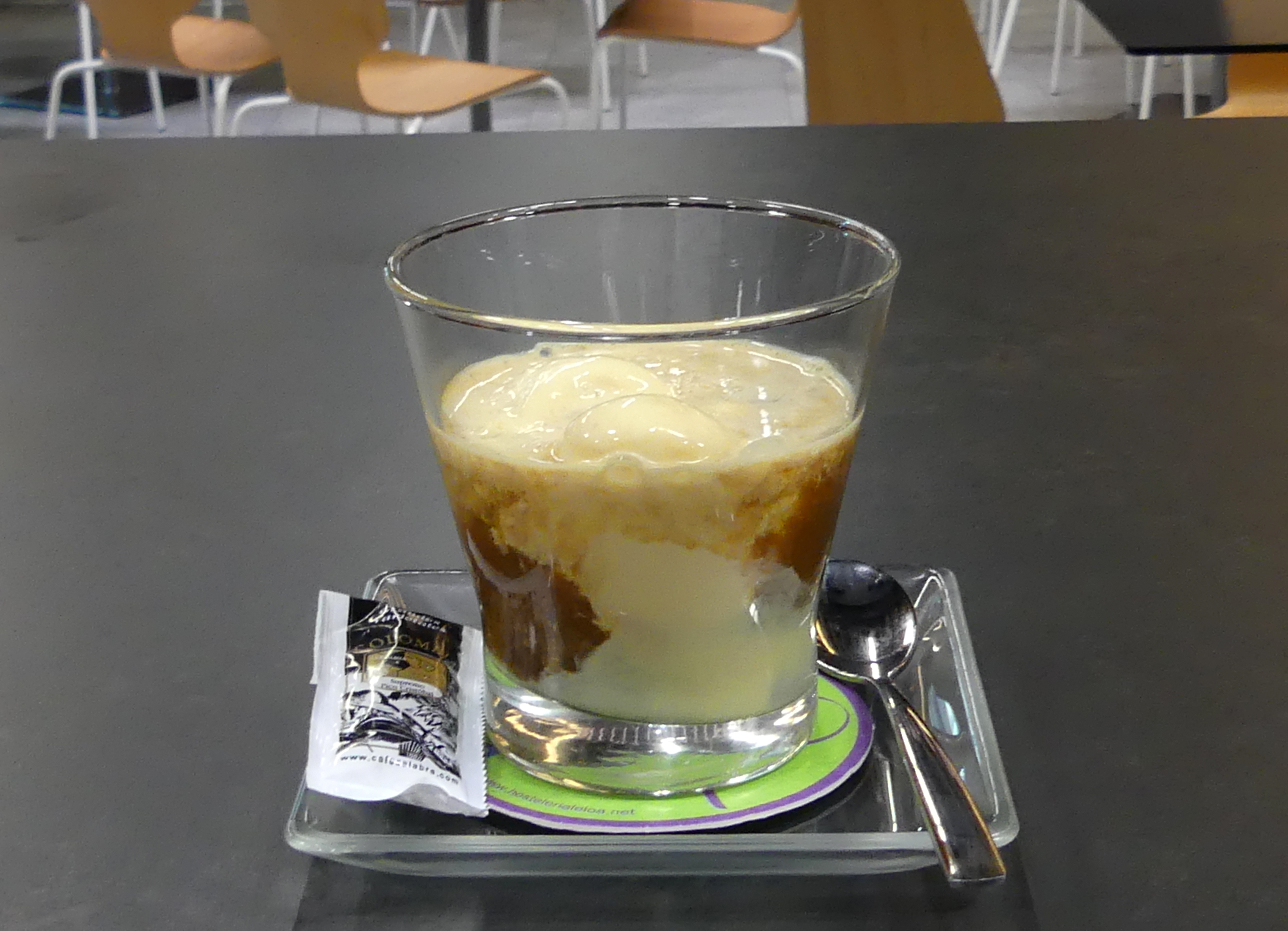 White coffee in glass - Gastronomía Vasca: Escuela de Hostelería Leioa