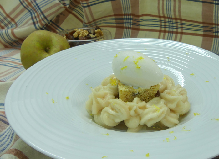 Sweet bread with roasted apple foam and ginger ice cream