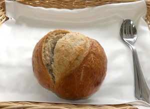 Spelled bread with nuts and raisins