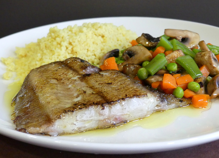 Platija a la plancha con verduras y cuscús