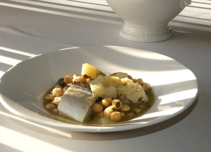 Cocido de vigilia con bacalao