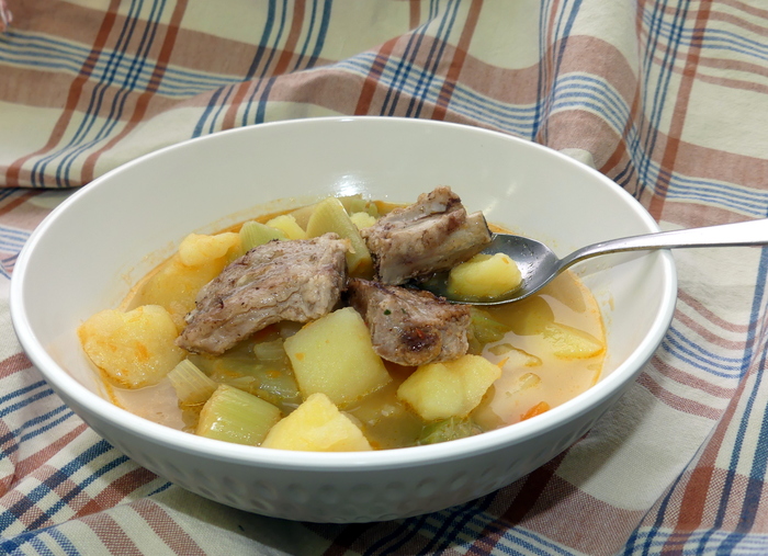 Porrusalda (leek and potato stew) with pork ribs 1