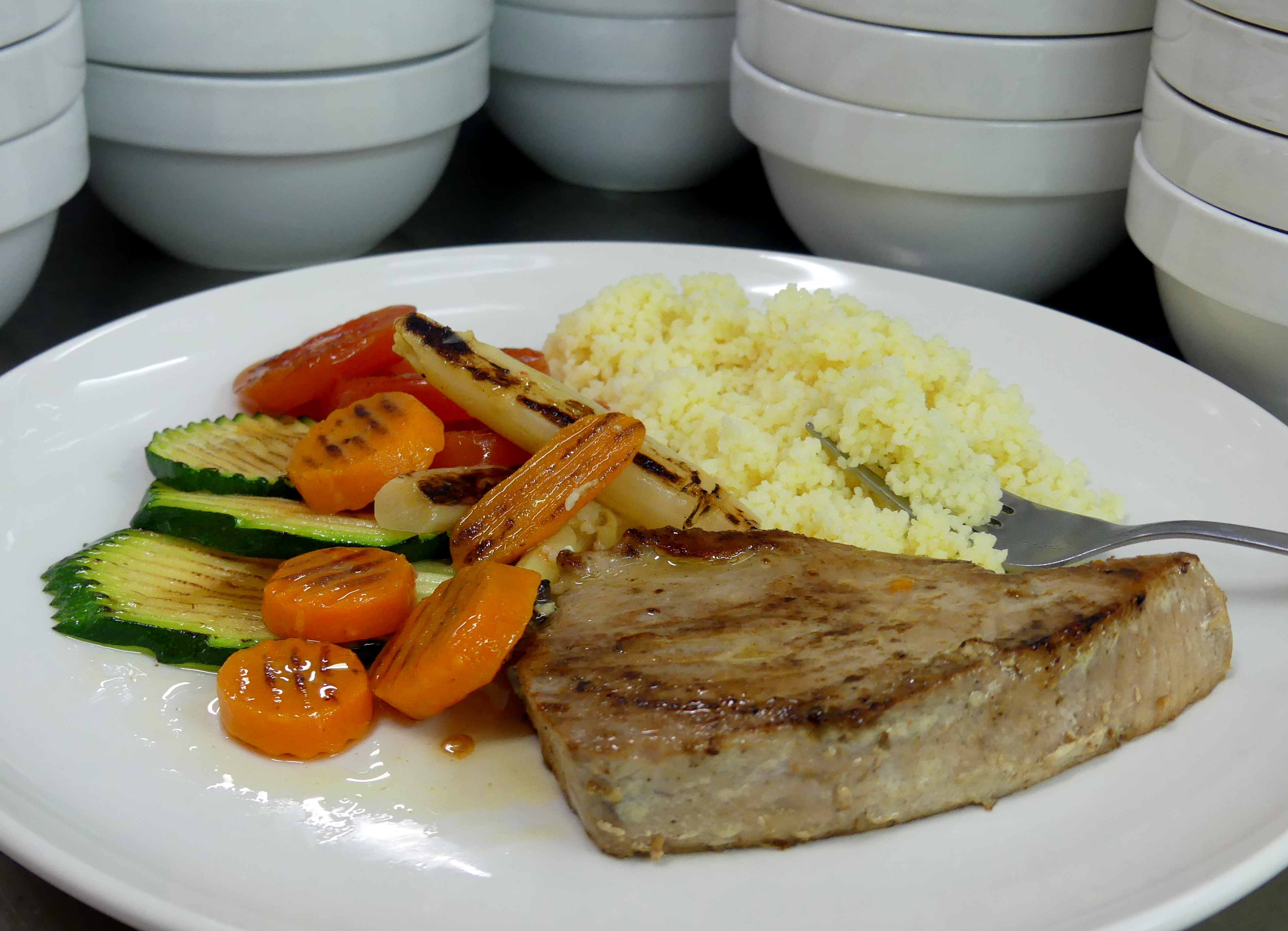 Andes Persistencia radiador Bonito a la plancha con parrillada de verduras y cuscús - Gastronomía Vasca: Escuela de Hostelería Leioa Andes Persistencia radiador Bonito a la plancha con parrillada de verduras y cuscús - Gastronomía Vasca: Escuela de Hostelería Leioa