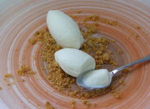 Helado de leche de oveja quemada