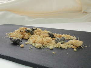 Rye prune streusel